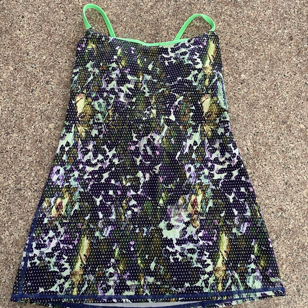 LULULEMON Tank Top (built in bra)